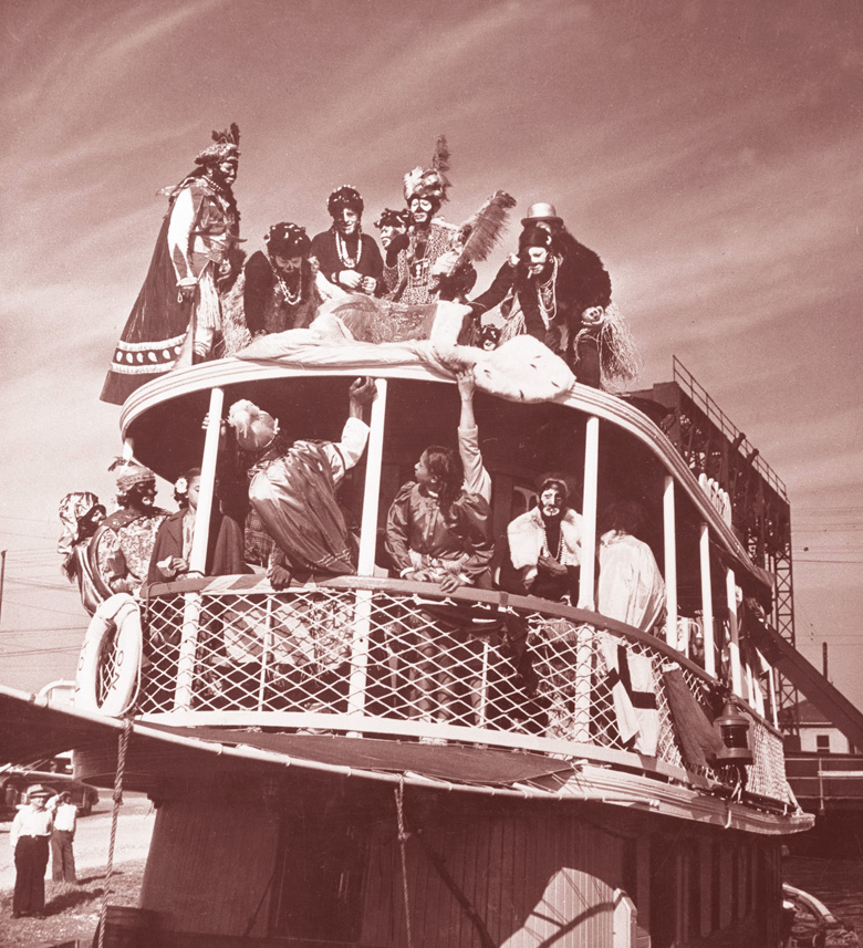 From 1917 into the 1950s, King Zulu arrived at the Old Basin canal by boat to begin the Zulu parade. Hundreds of persons gathered at the landing site to welcome the King during these years.