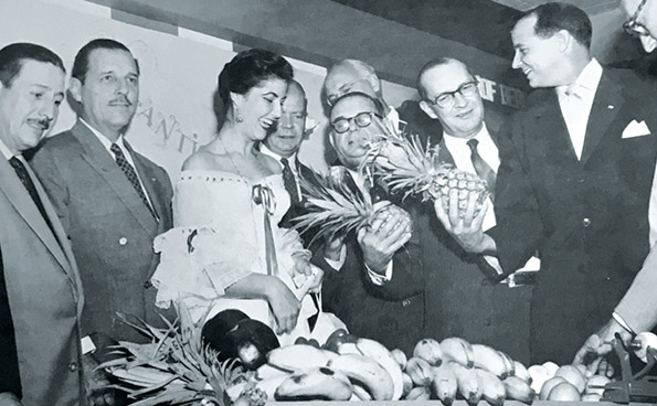 Mayor Morrison (far right) and Henry Sargent, president of the American & Foreign Power Company, admire pineapples at the Cuban Panorama exhibit. Courtesy of International Trade Mart