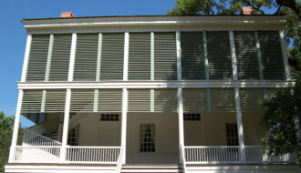 A front view of the Oakley Plantation house in 2005. Photo by Wikimedia Commons user Z28scrambler.